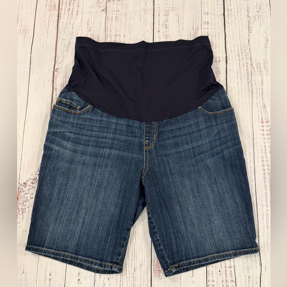 💥2/$15💥 Liz Lange Maternity Womens XL. Blue Denim Bermuda Shorts Belly Panel